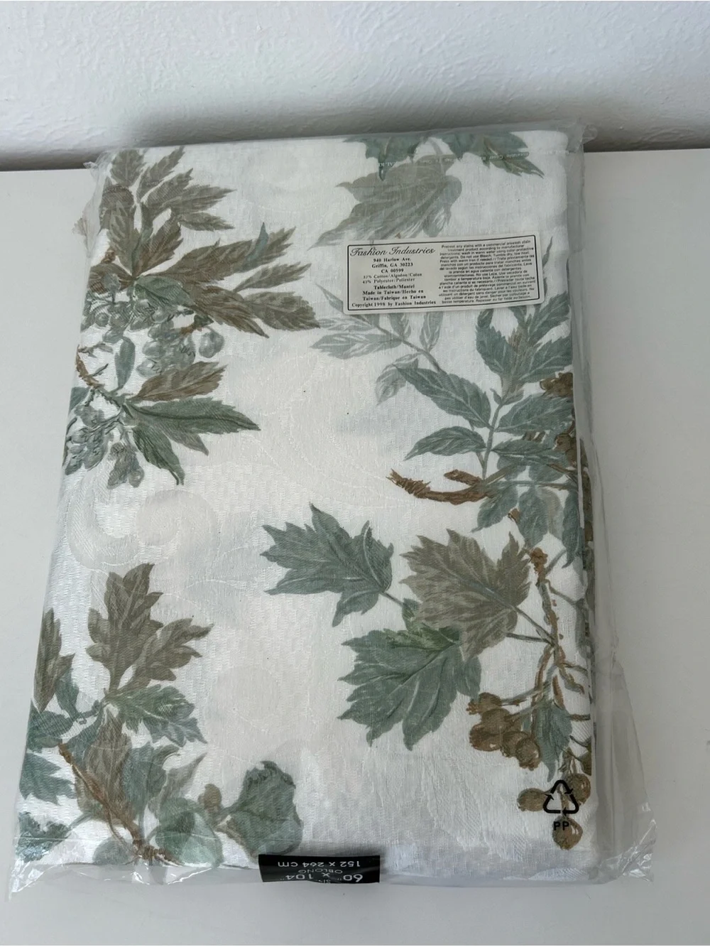 NEW- Fashion Industries Silver Maple 60x104” Oblong Tablecloth,  White w Leaves